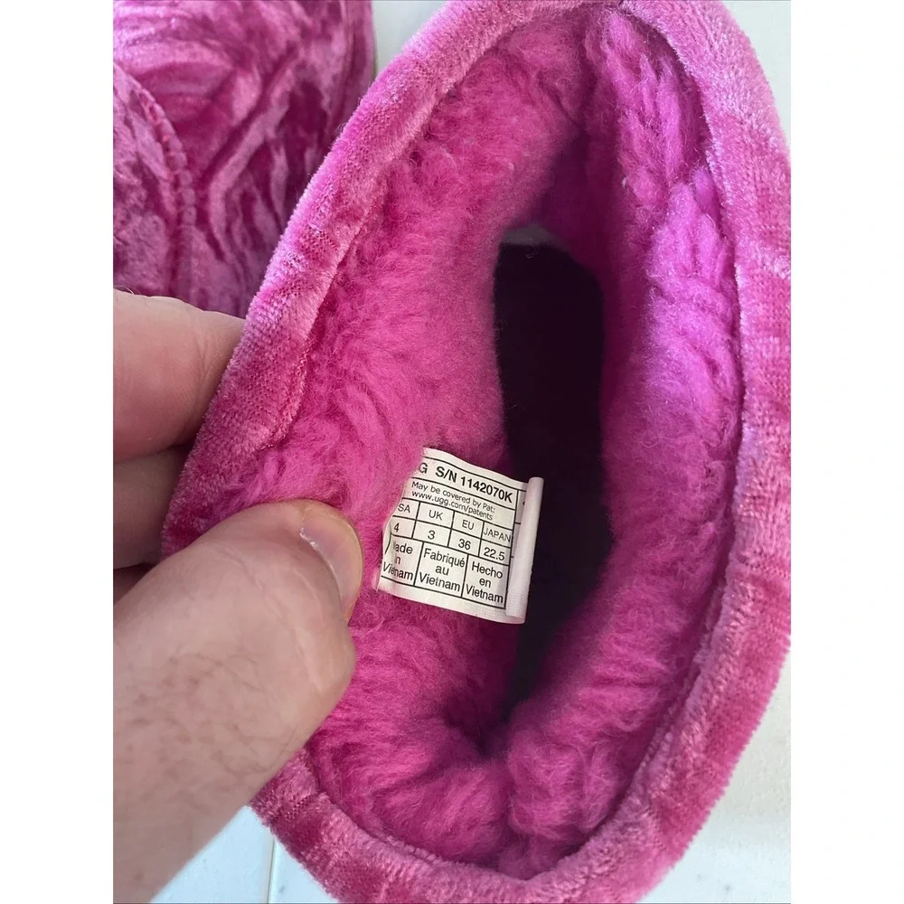 UGG Classic Mini II Velvet Boot Raspberry Sorbet Wool Lining Girl's‎ 4 Classic